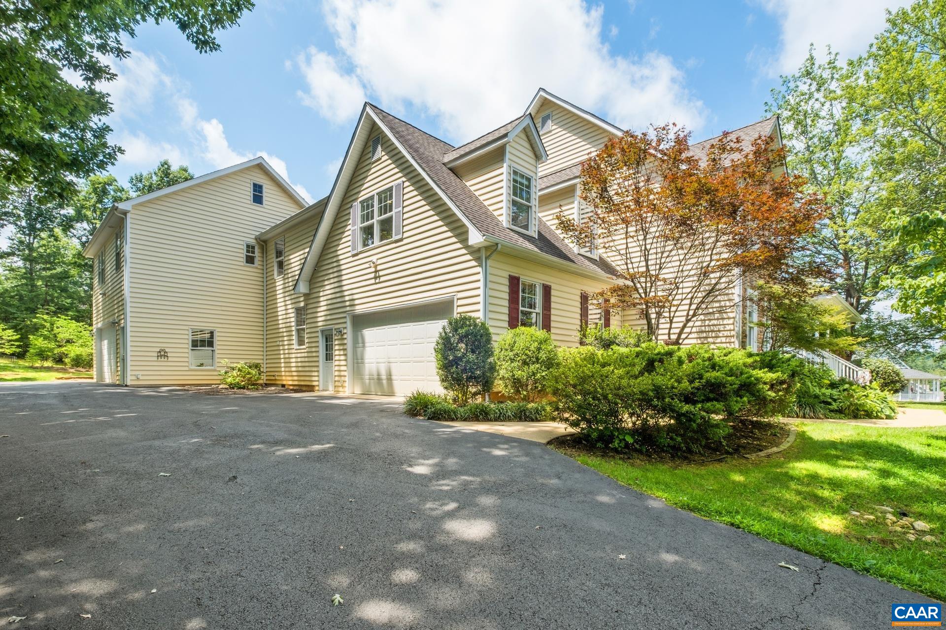482 LONDON CT
