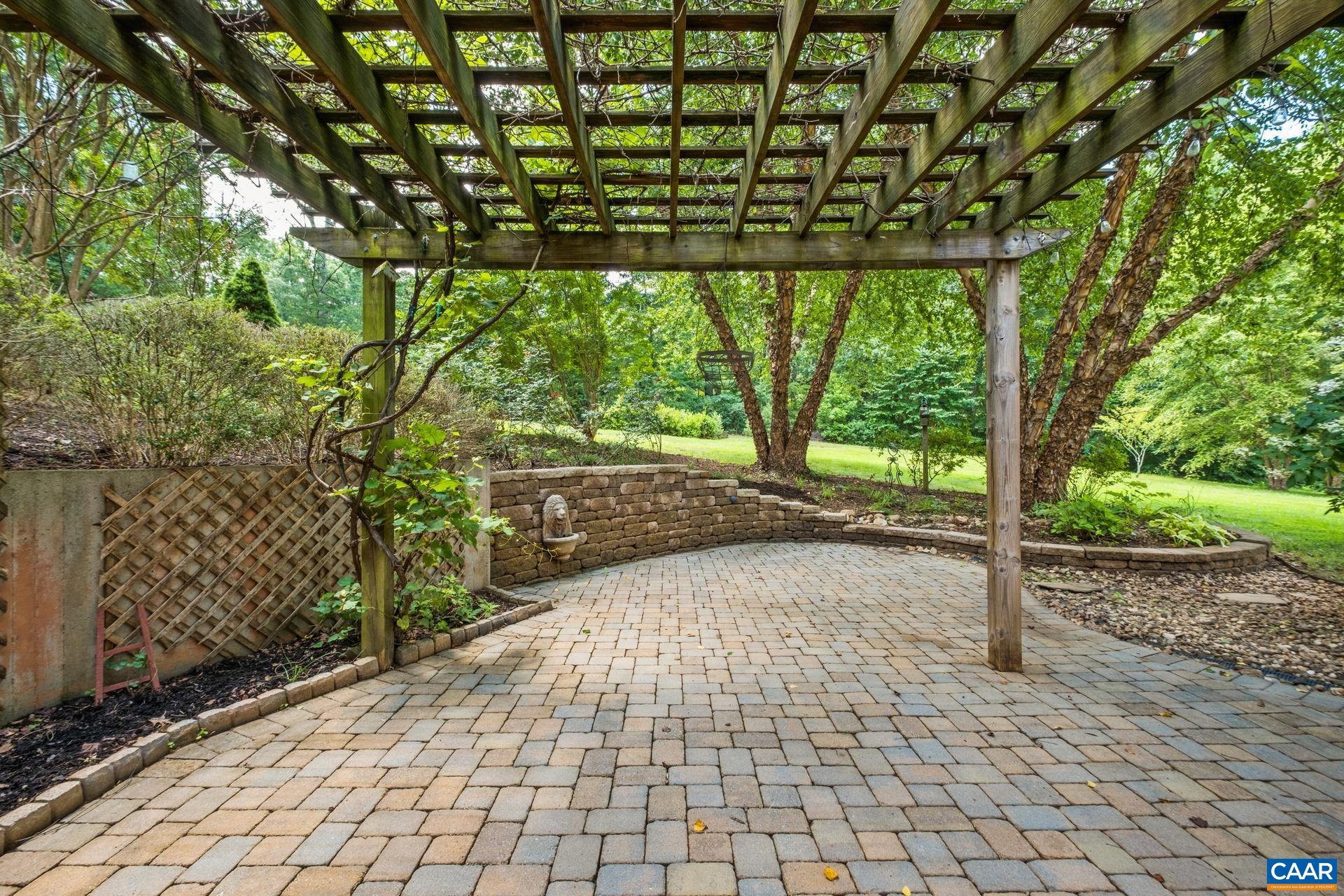 482 LONDON CT