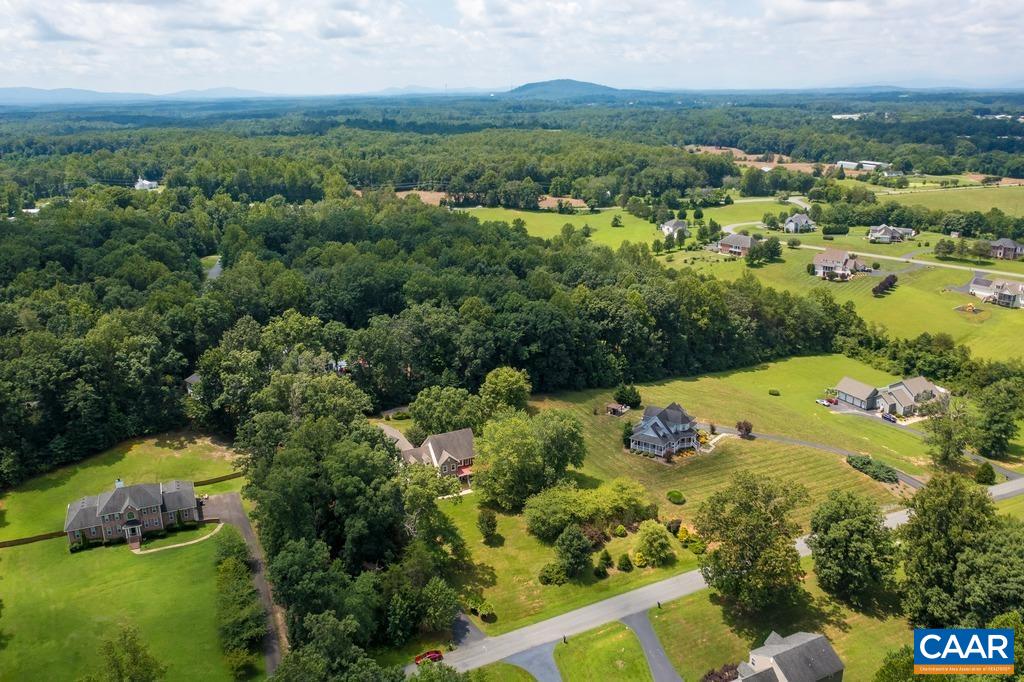 482 LONDON CT