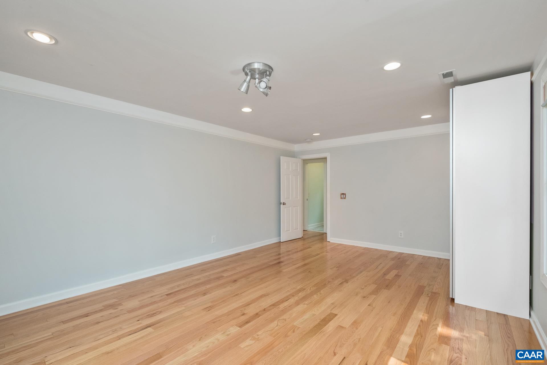 482 LONDON CT