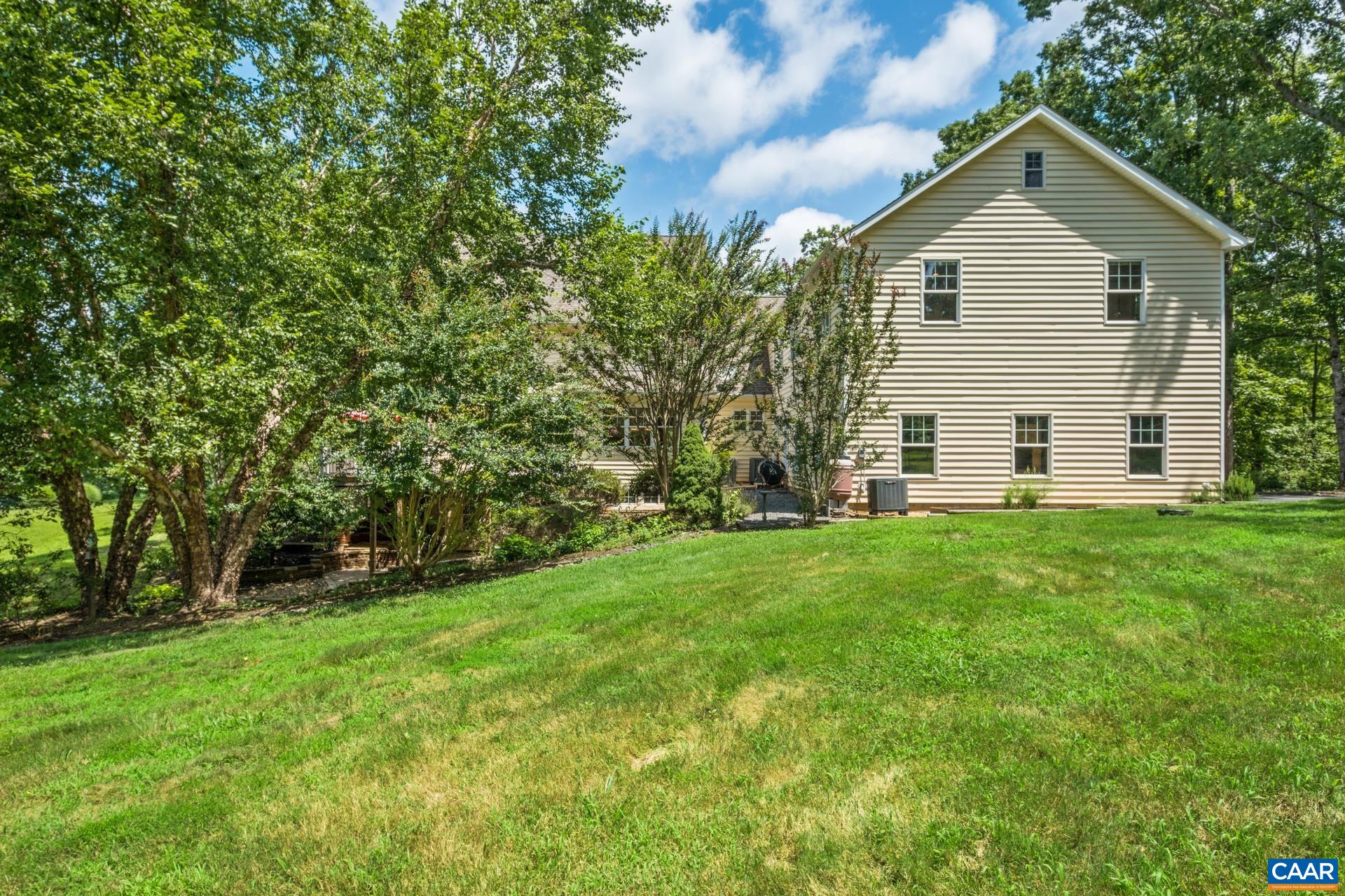 482 LONDON CT