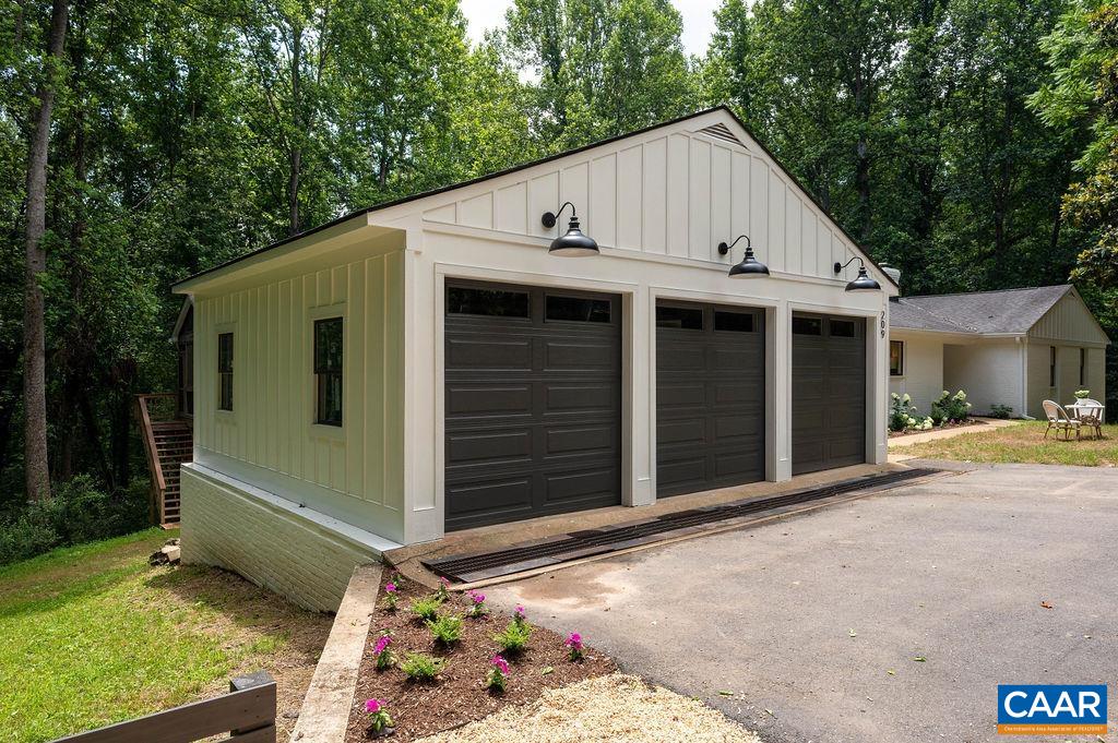 209 MONTVUE DR