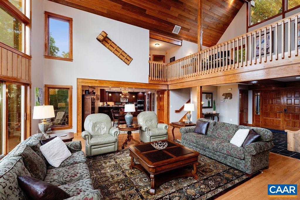 58 SUMMIT LN