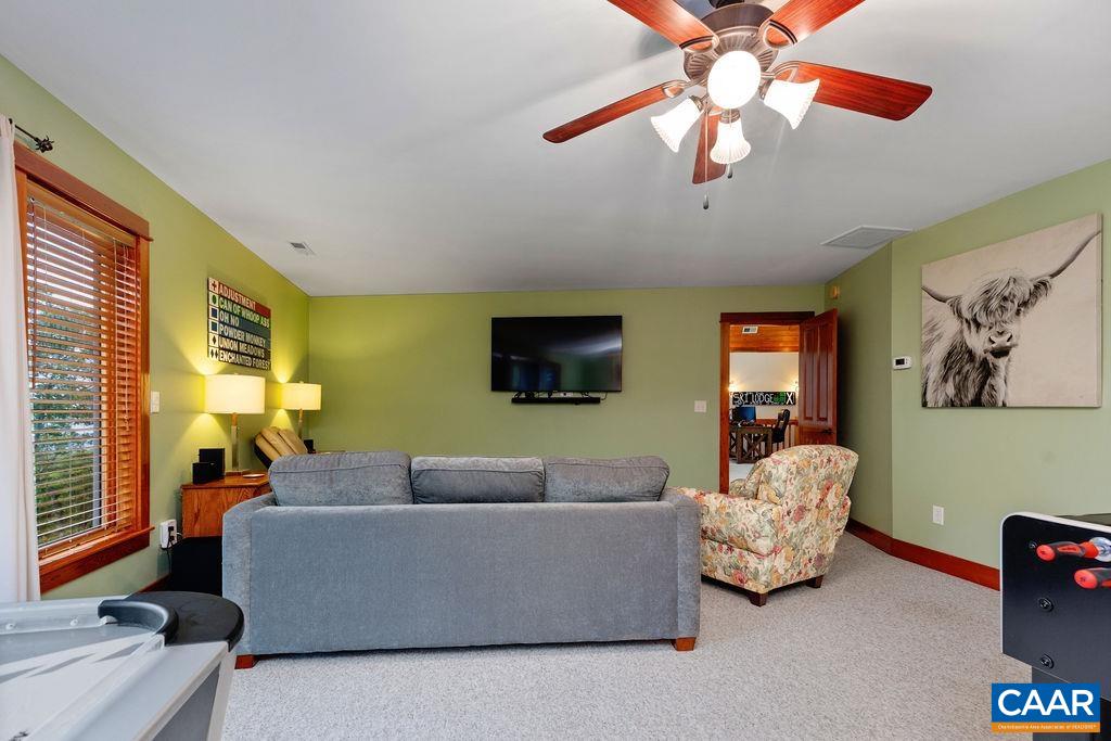 58 SUMMIT LN
