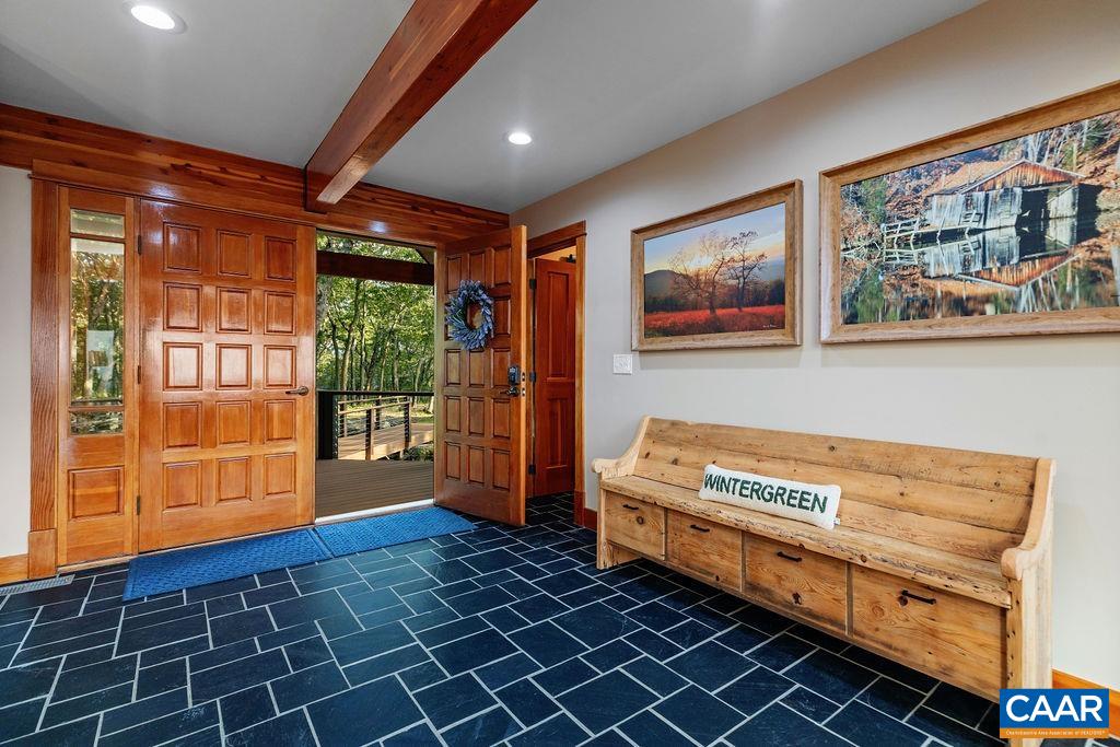 58 SUMMIT LN