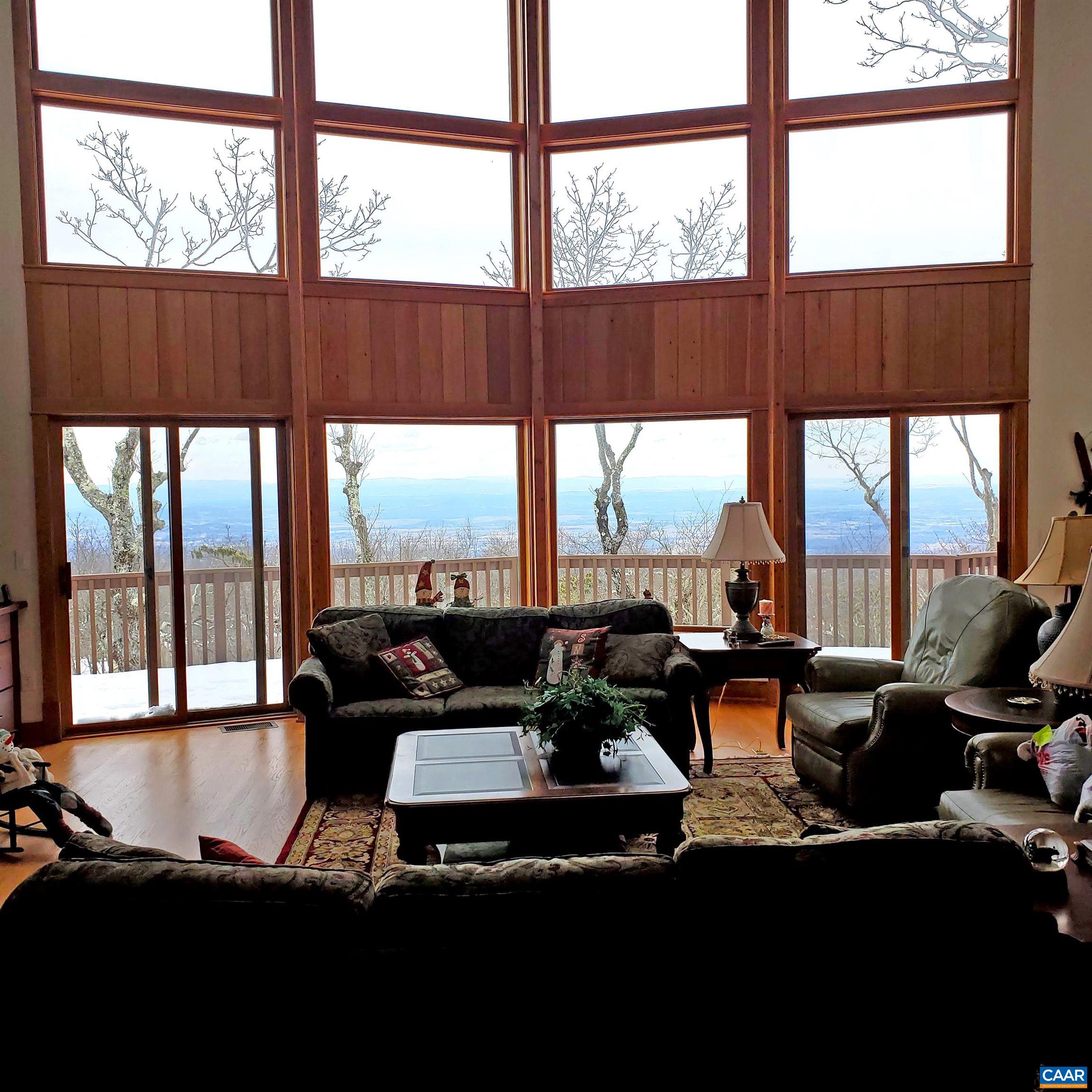 58 SUMMIT LN