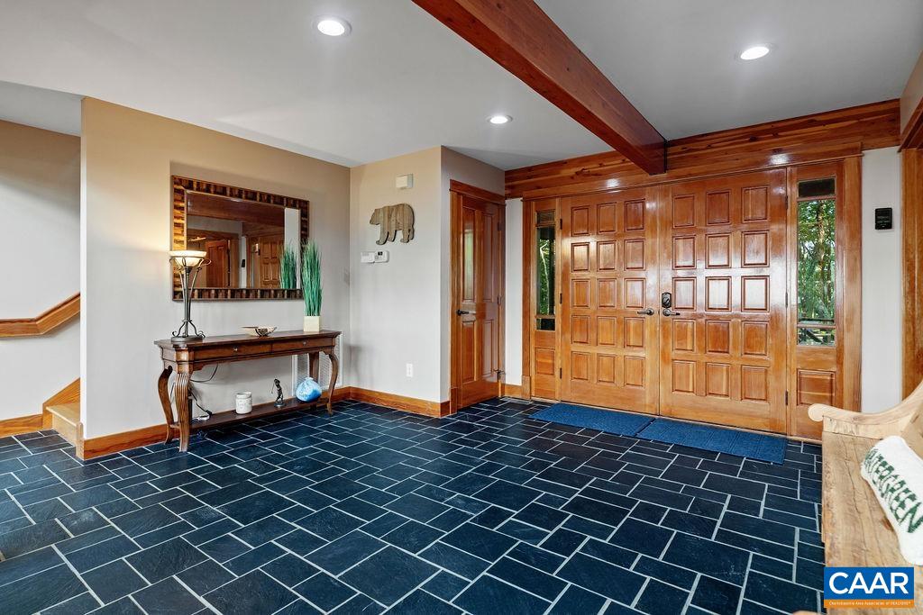 58 SUMMIT LN