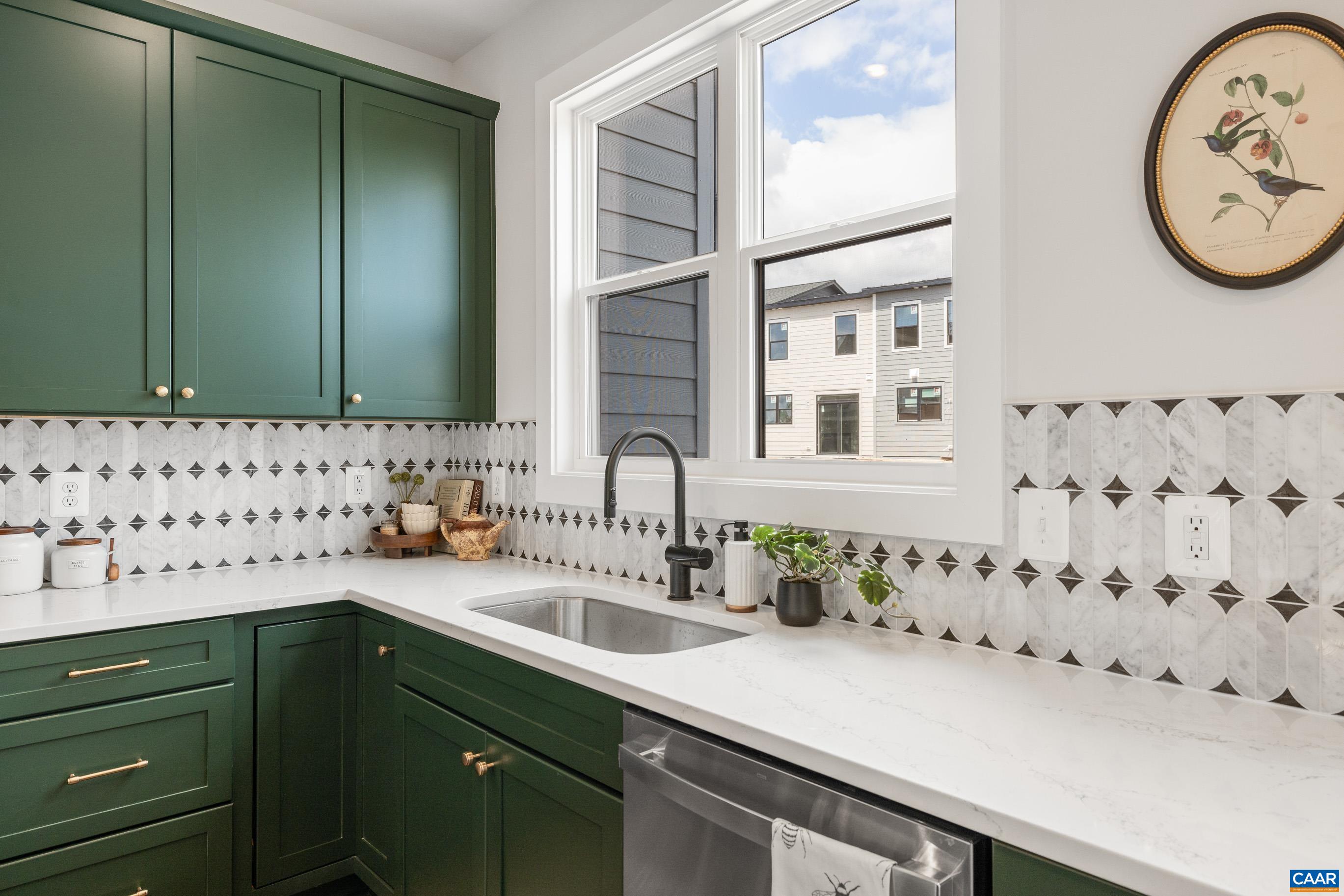14B LARKIN AVE