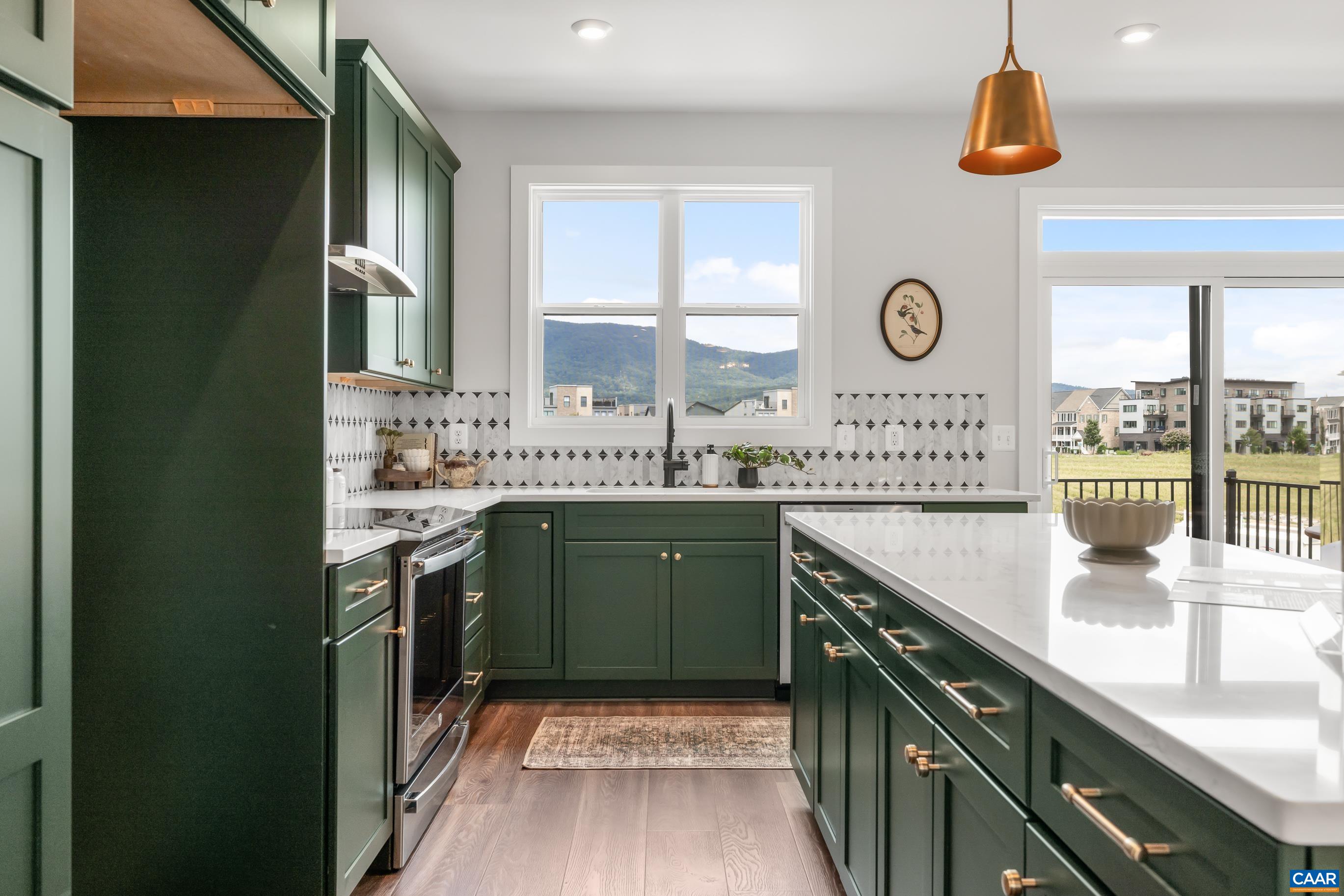 14B LARKIN AVE
