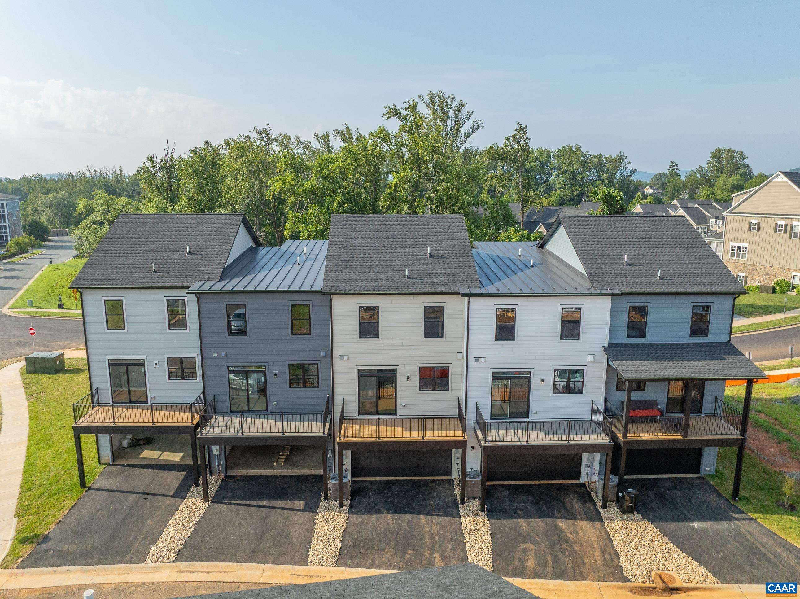 14B LARKIN AVE