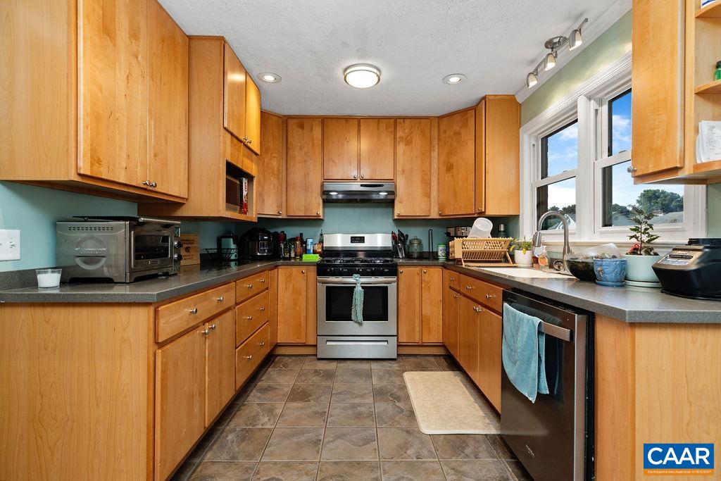 218 ROBIN RD