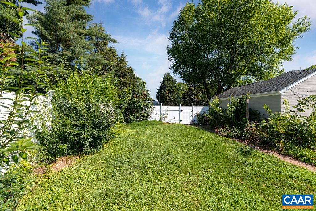 218 ROBIN RD