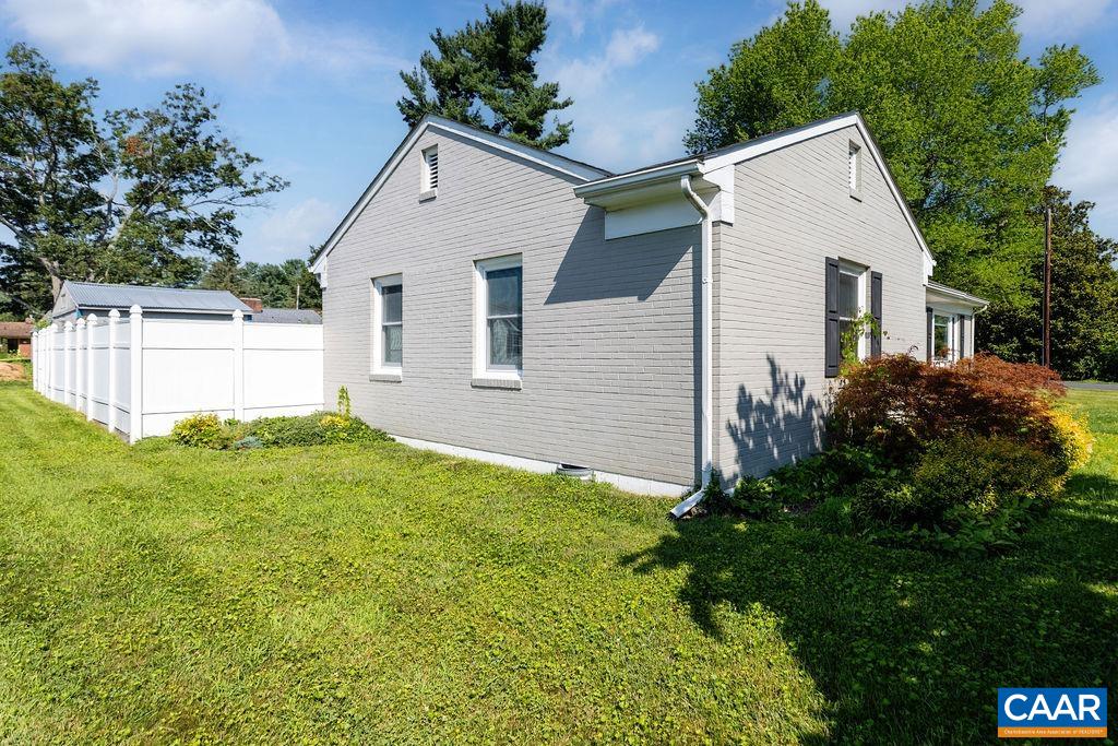 218 ROBIN RD