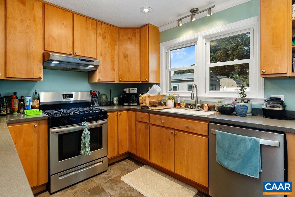 218 ROBIN RD