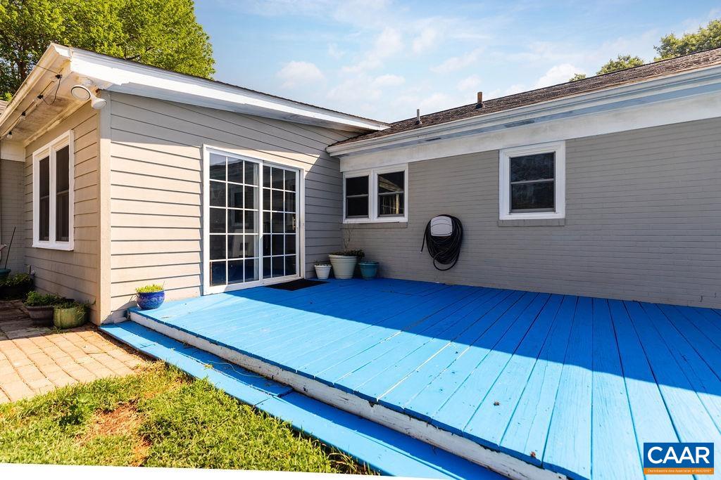218 ROBIN RD
