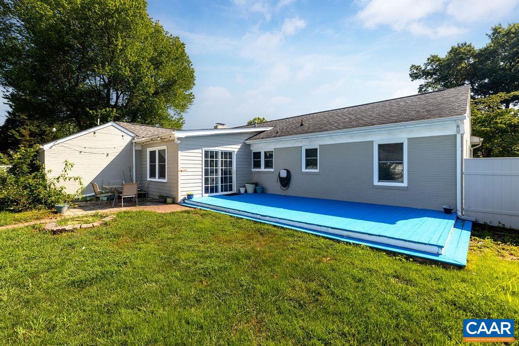 218 ROBIN RD