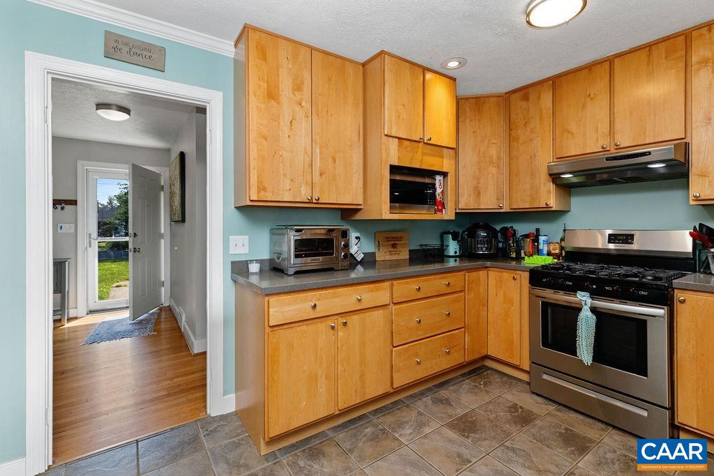 218 ROBIN RD