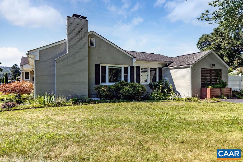 218 ROBIN RD