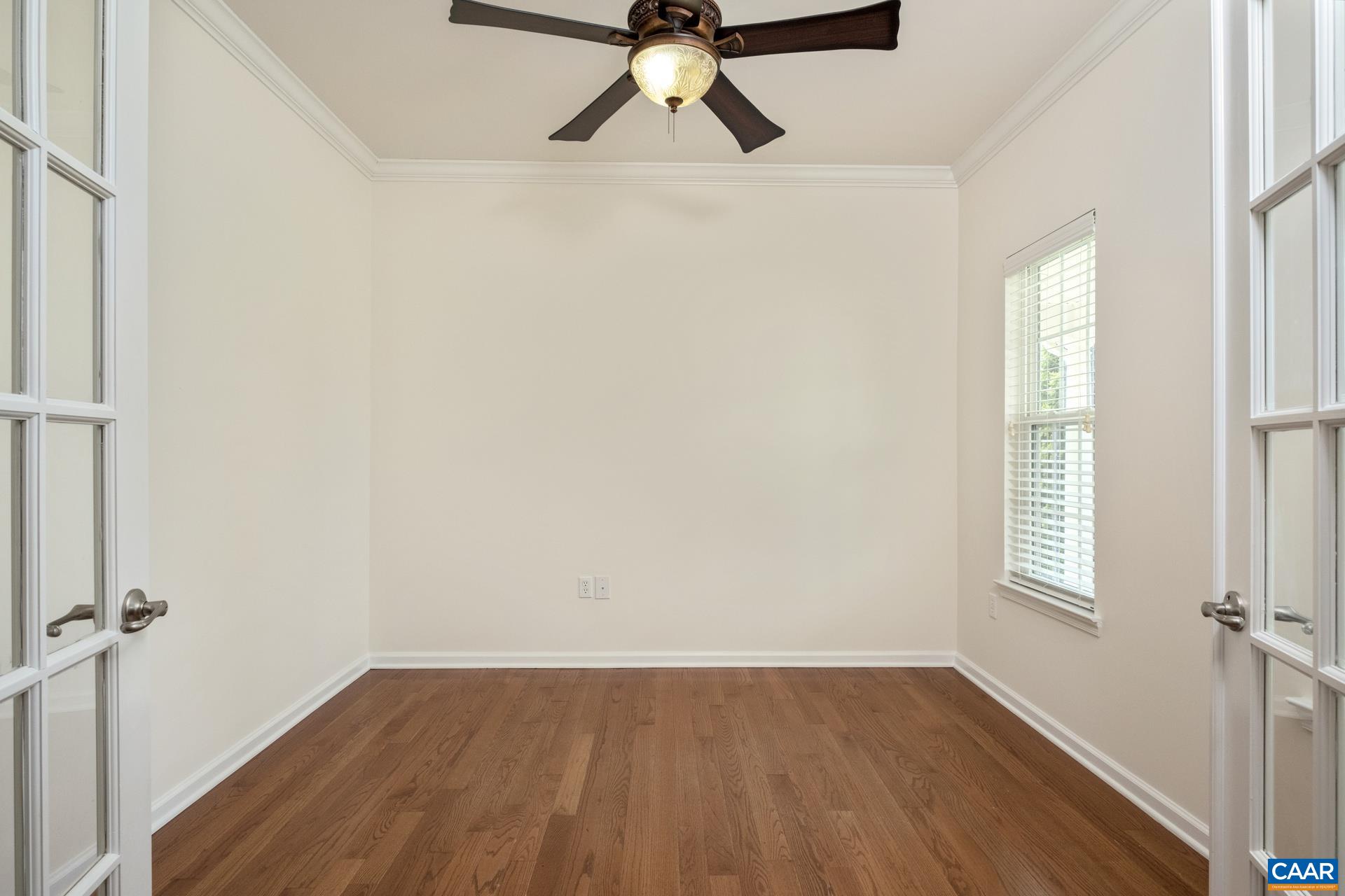 267 LARCHMONT CIR