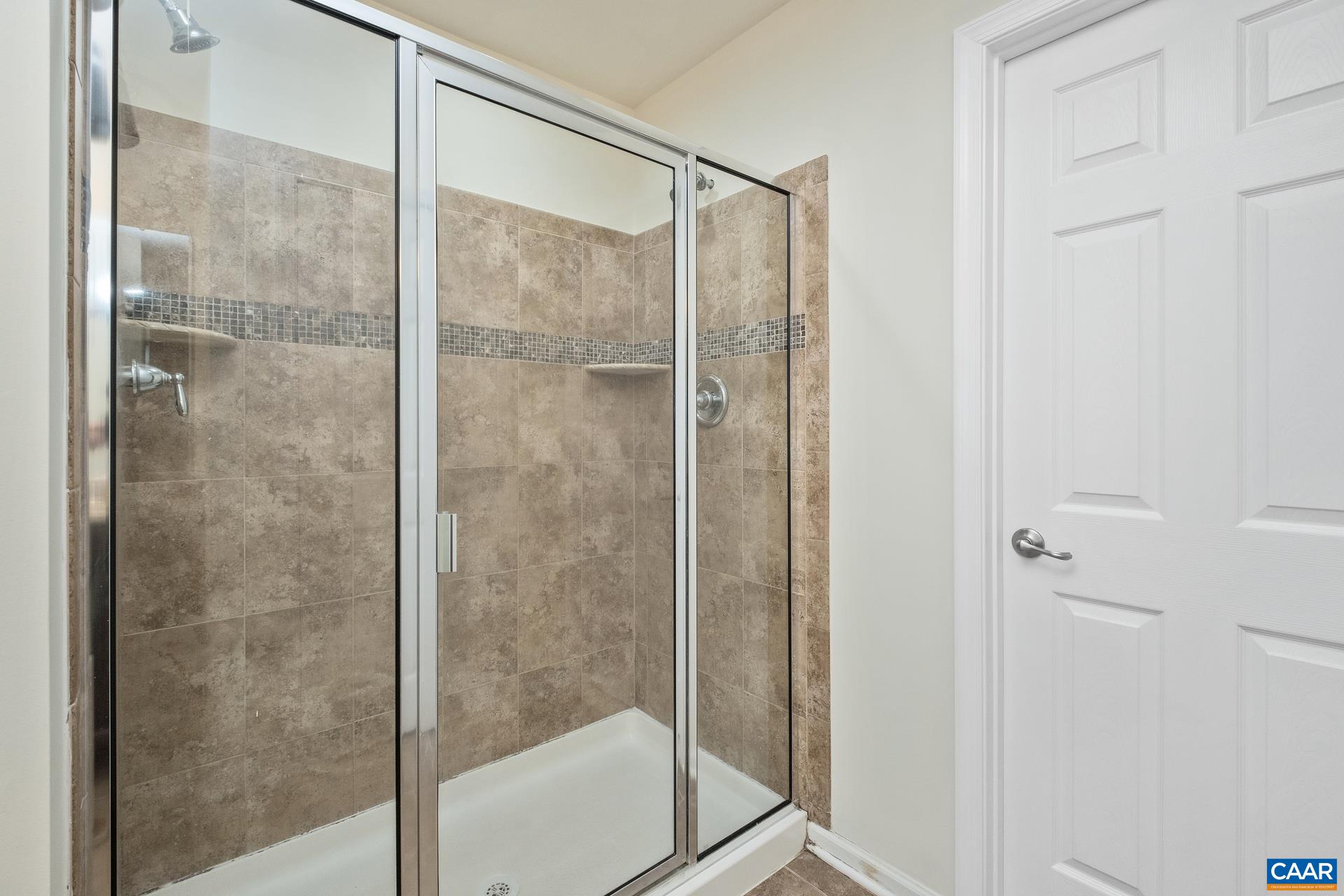 267 LARCHMONT CIR
