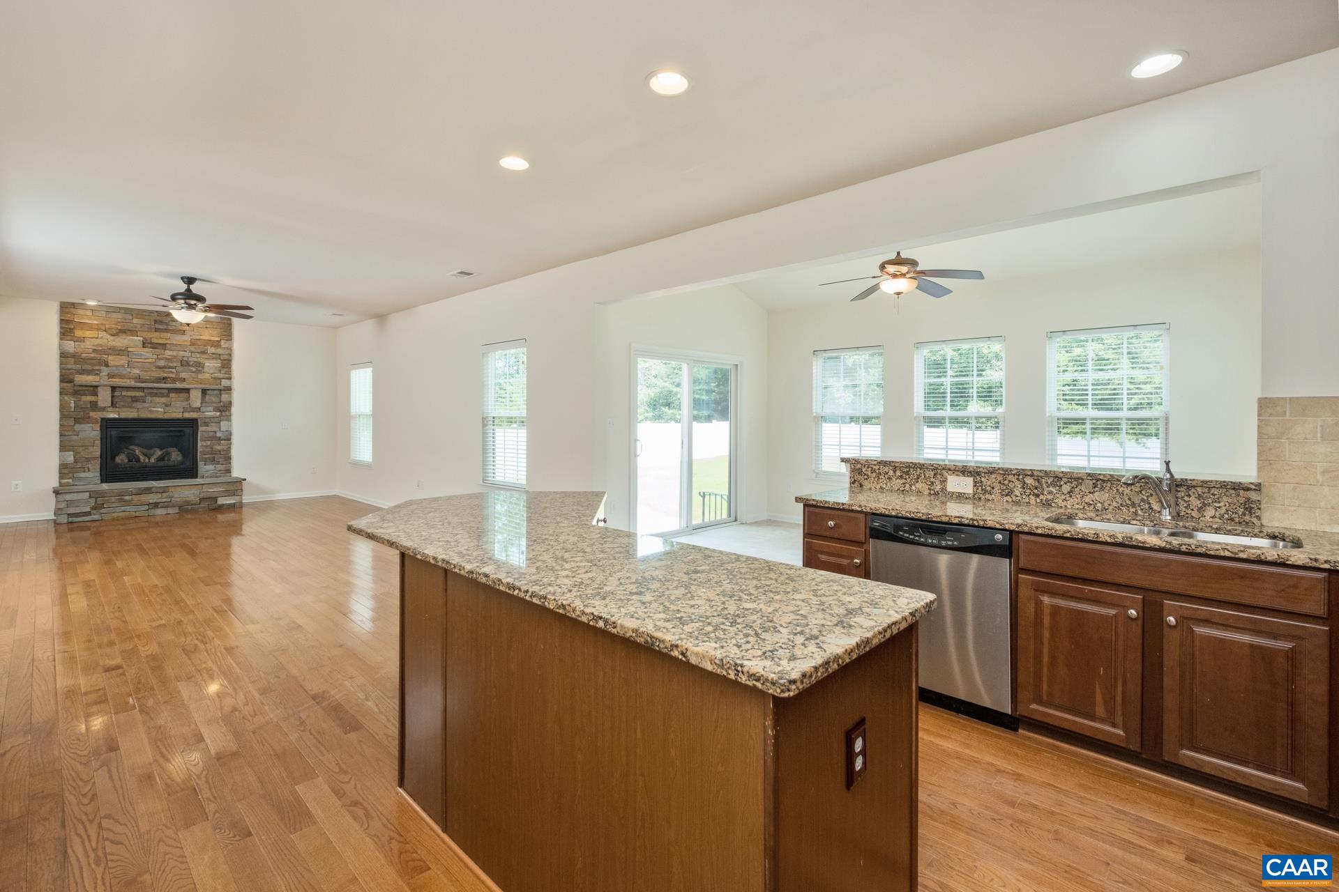 267 LARCHMONT CIR