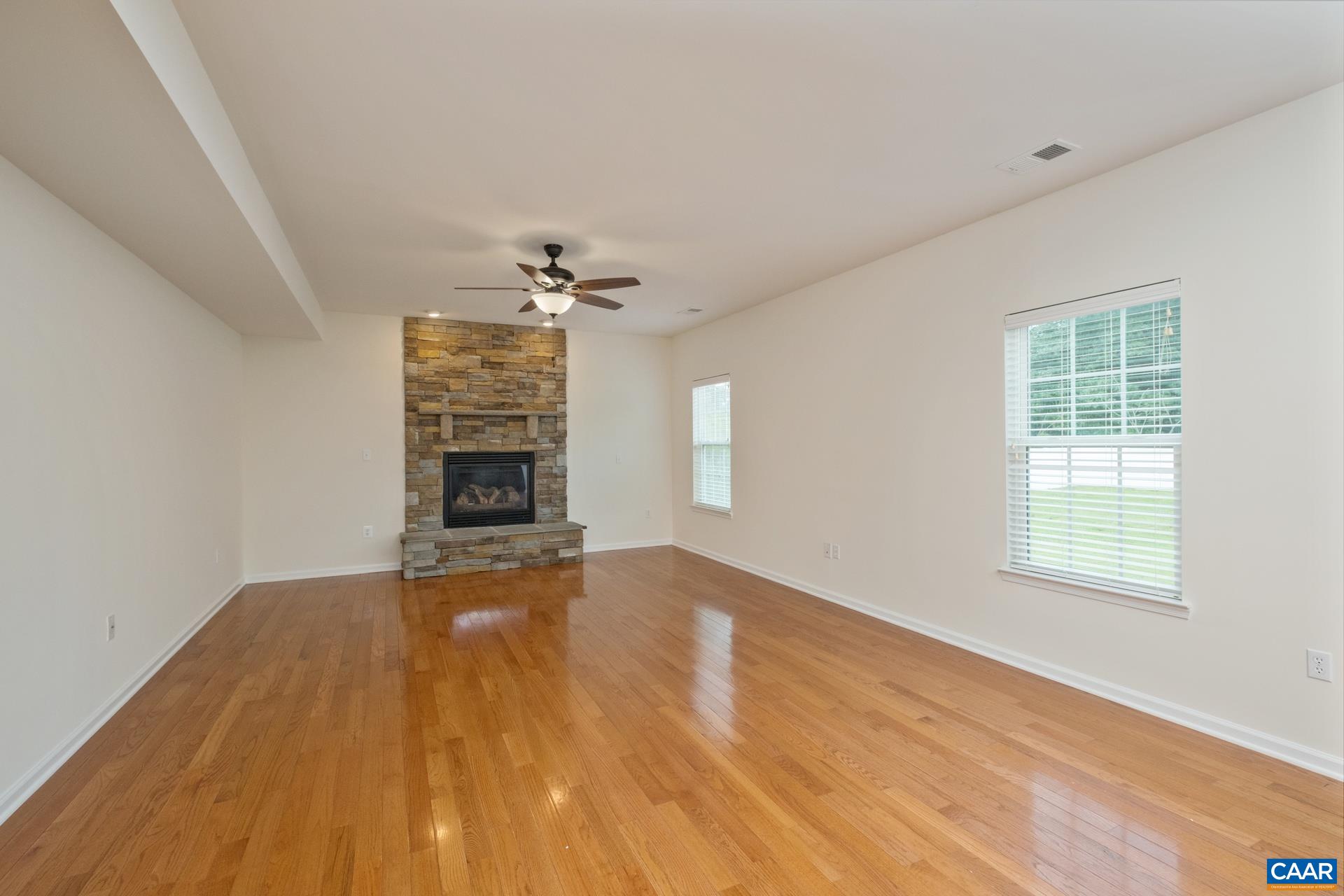 267 LARCHMONT CIR