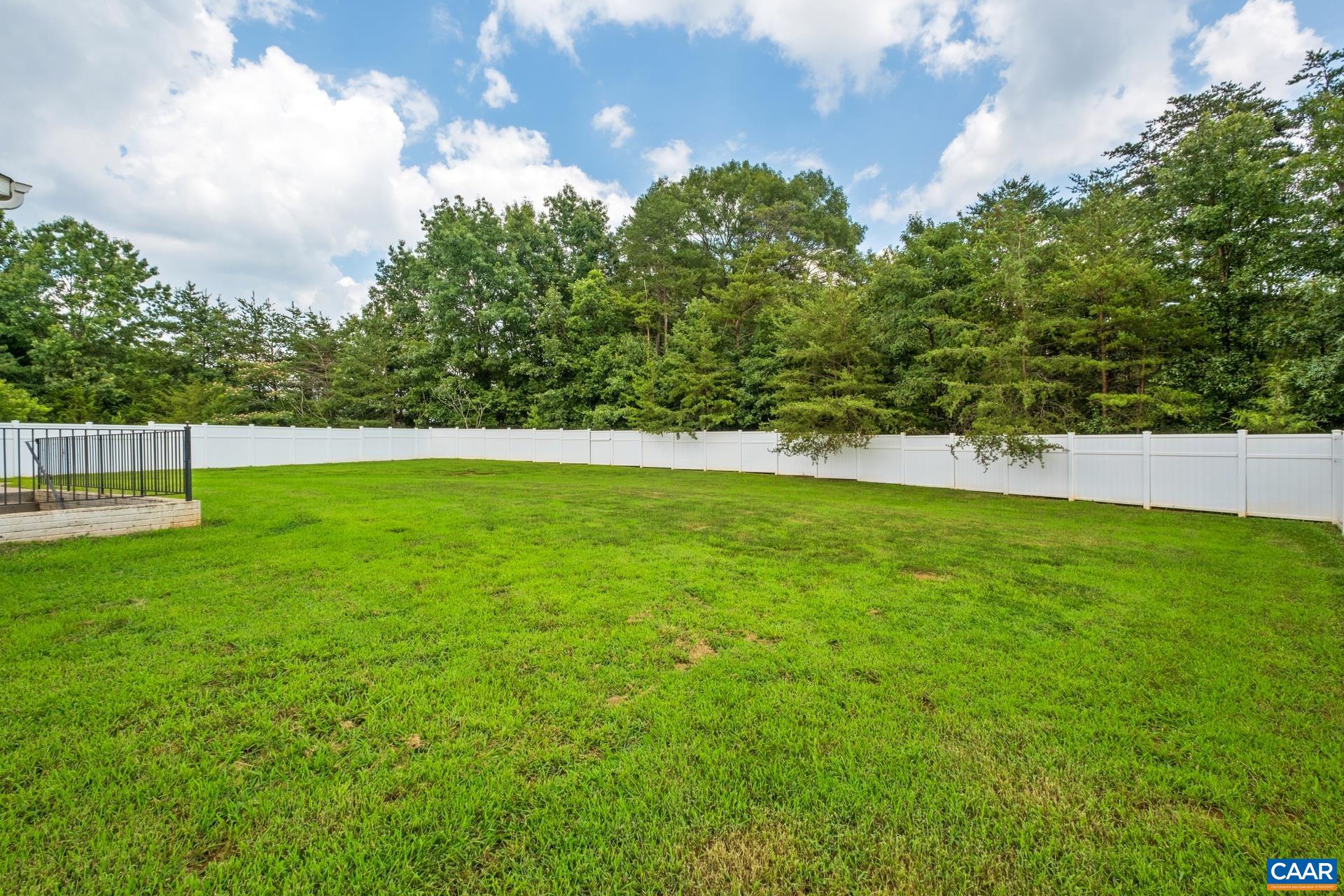 267 LARCHMONT CIR