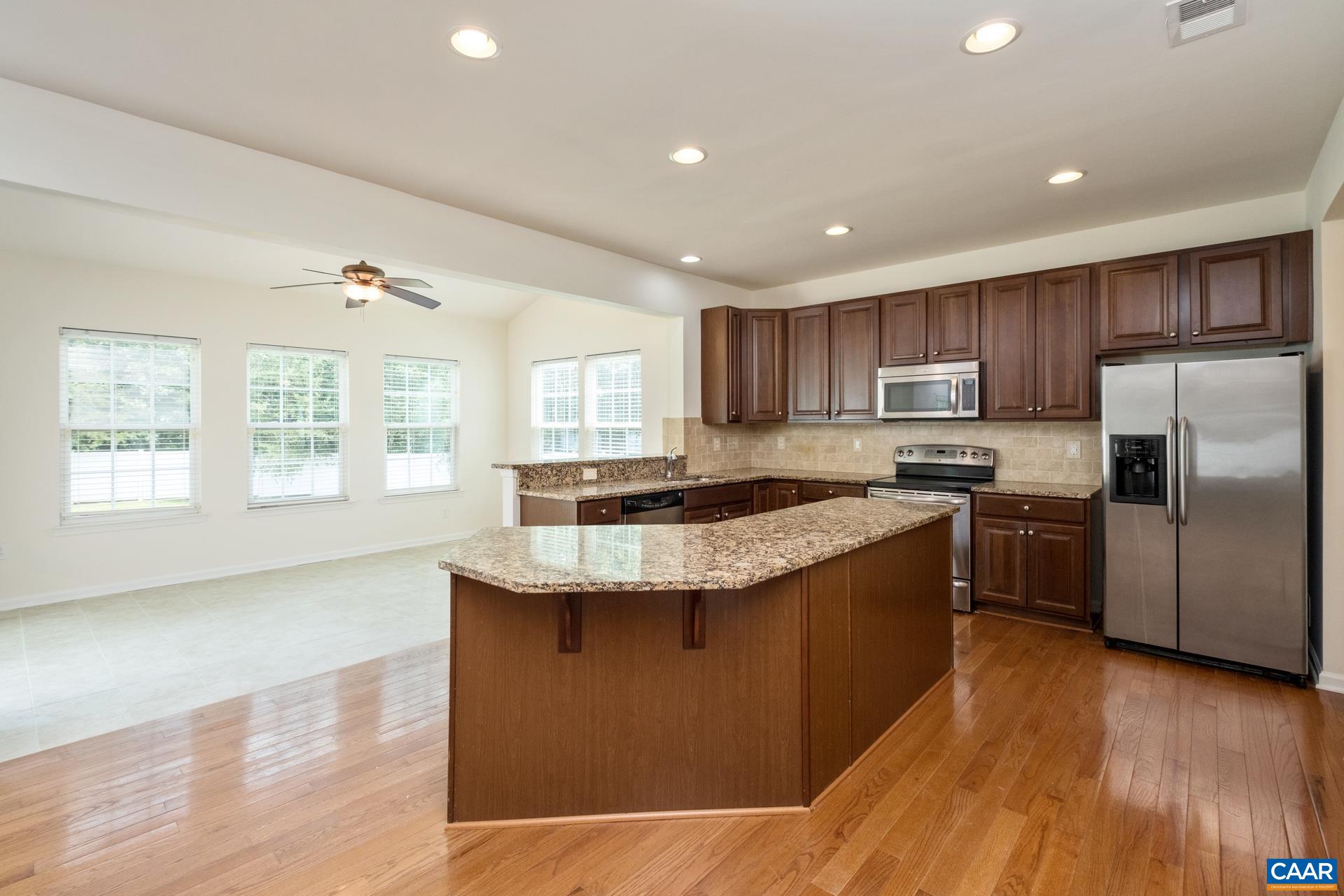 267 LARCHMONT CIR