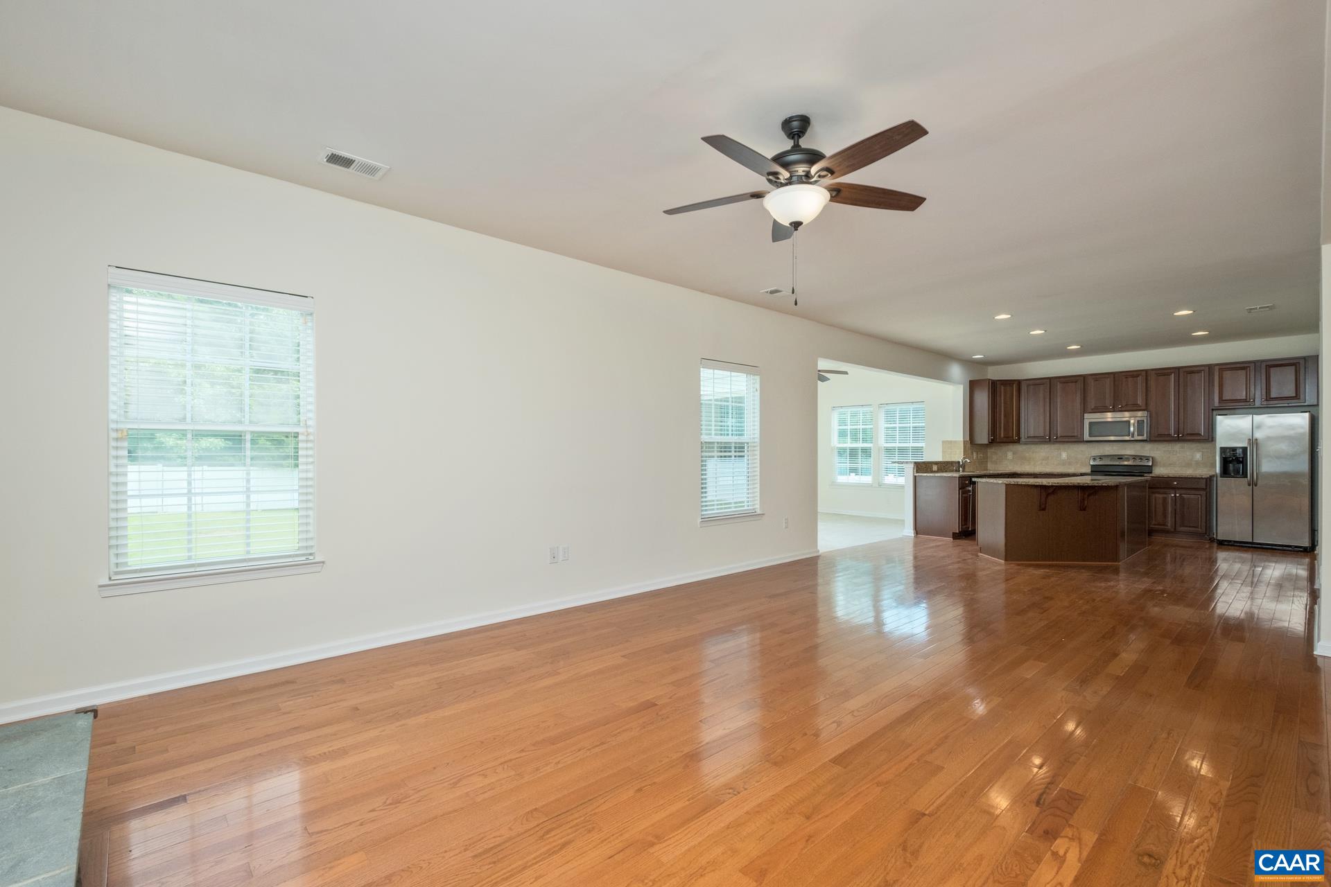267 LARCHMONT CIR