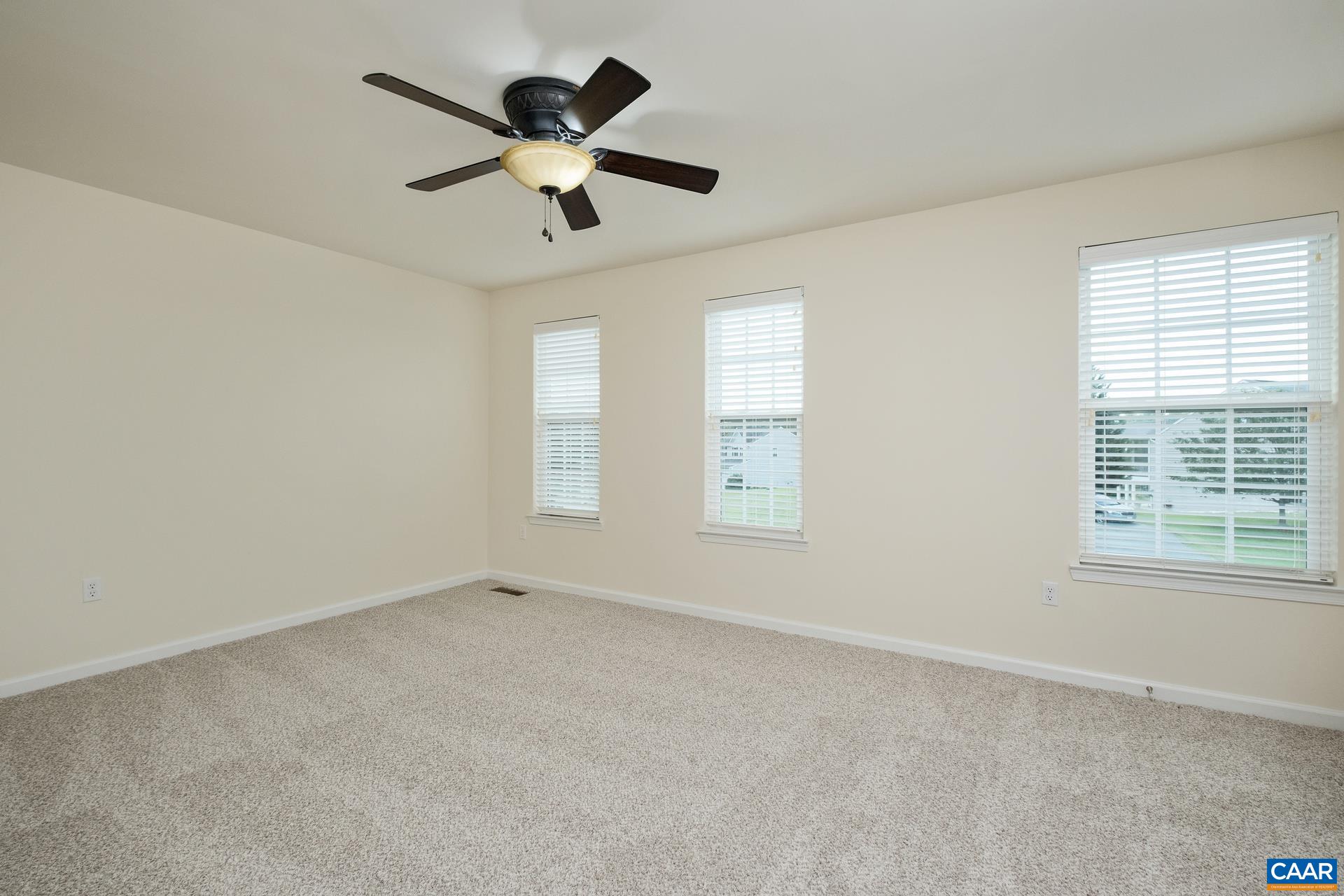 267 LARCHMONT CIR