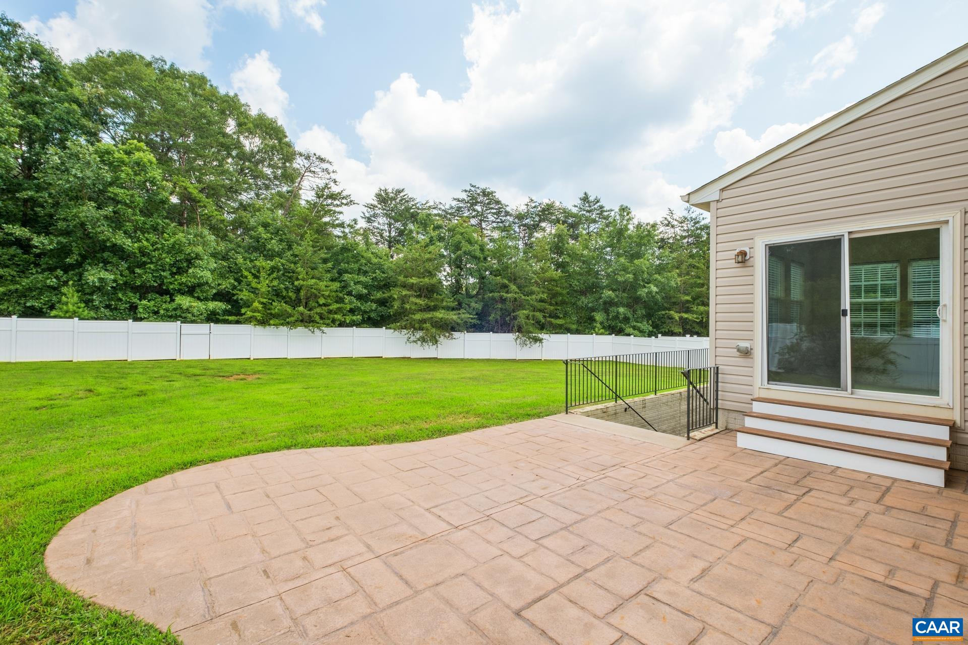 267 LARCHMONT CIR