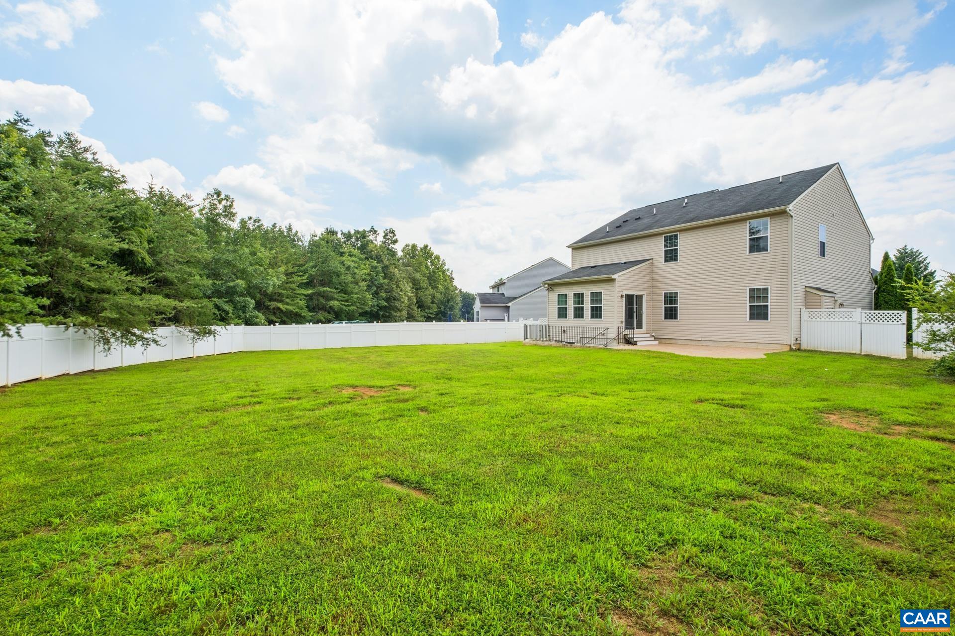 267 LARCHMONT CIR