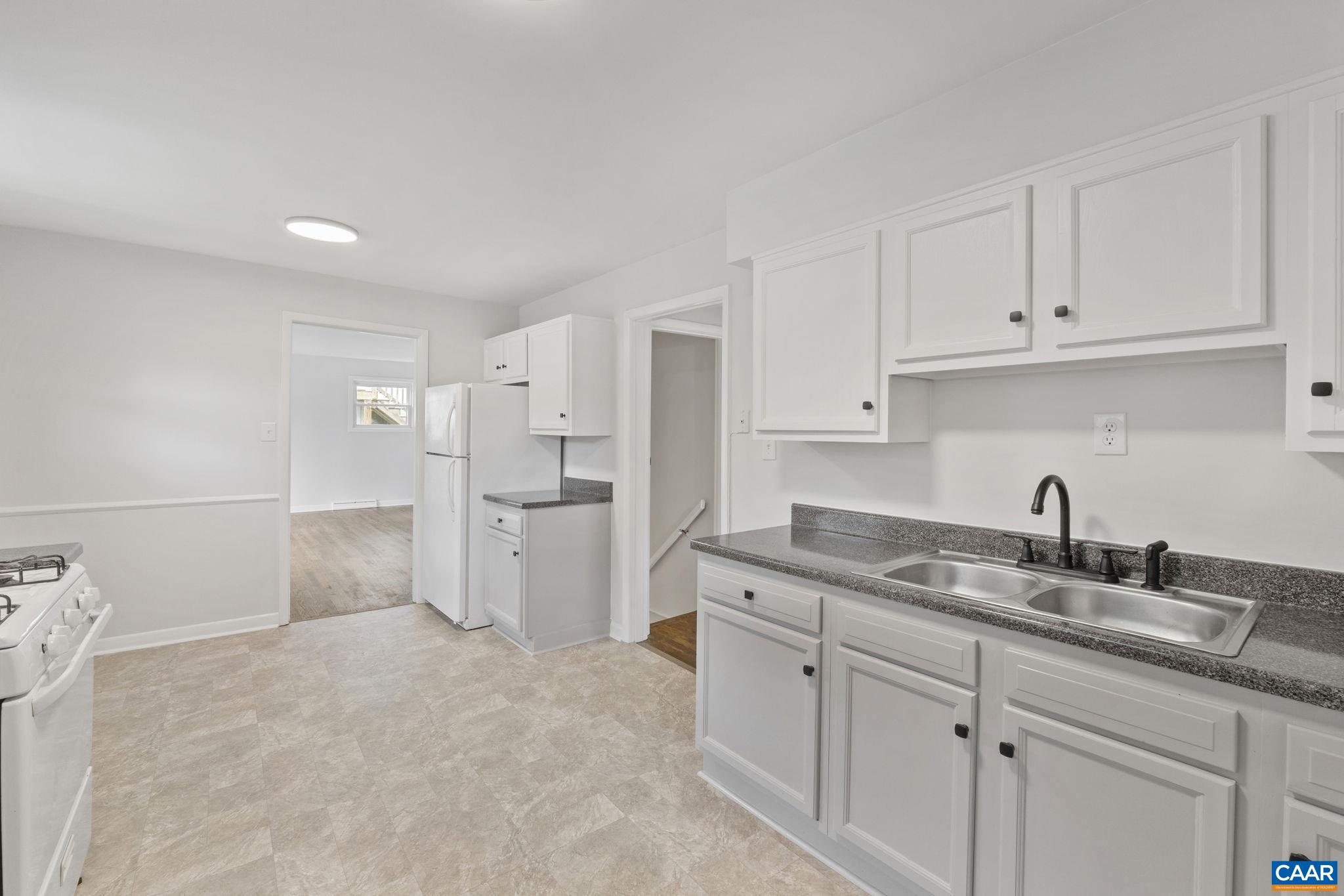 2552 WOODLAND DR