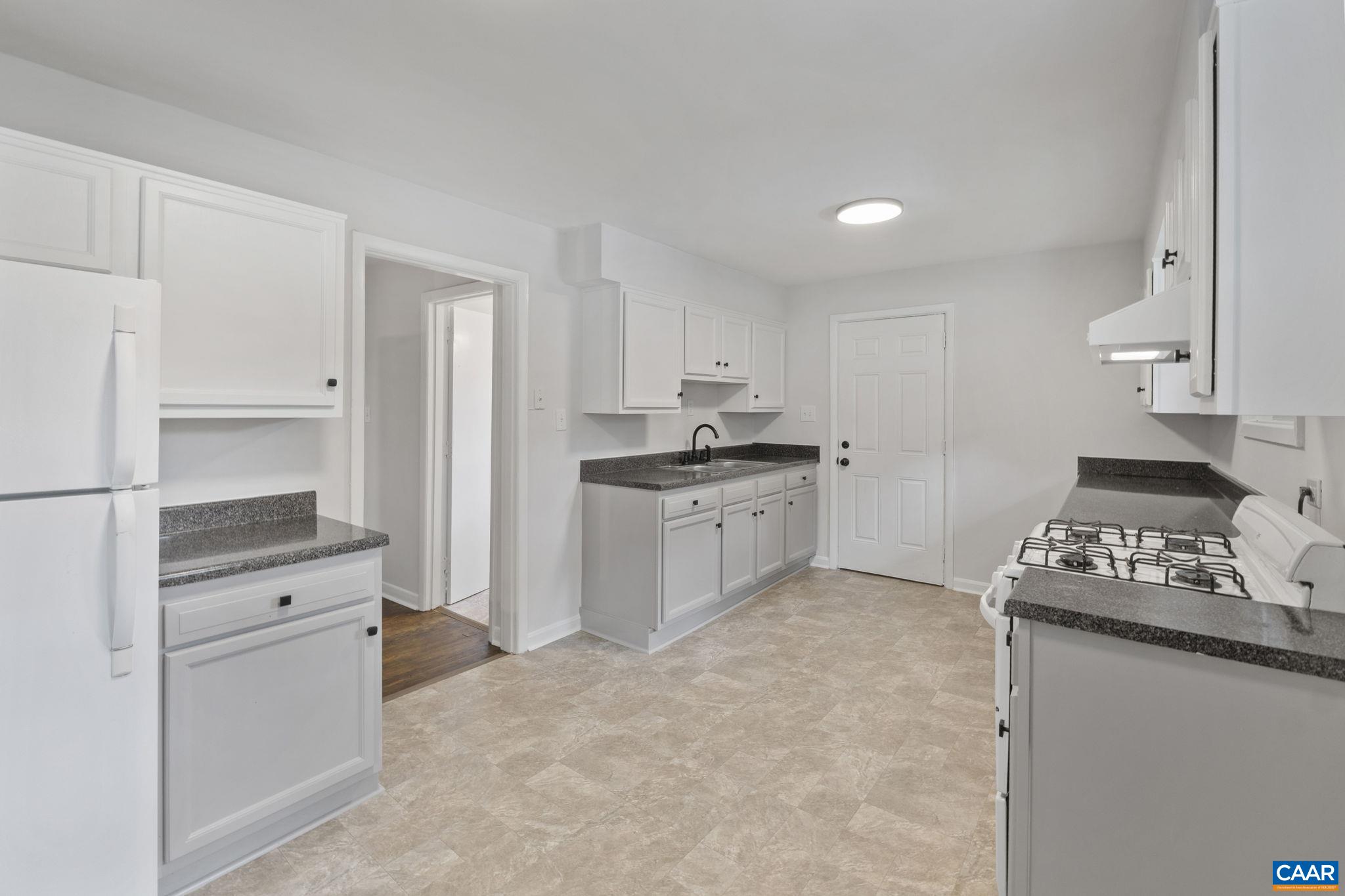 2552 WOODLAND DR