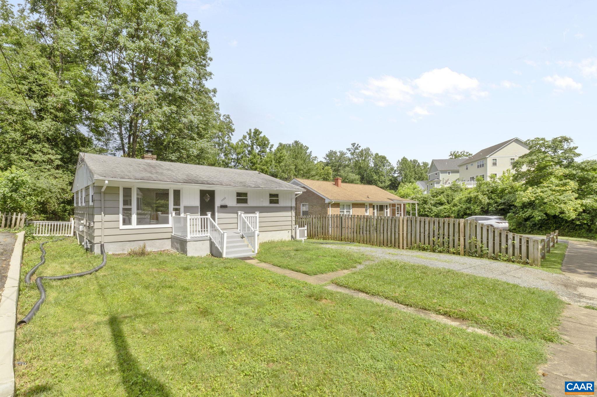2552 WOODLAND DR
