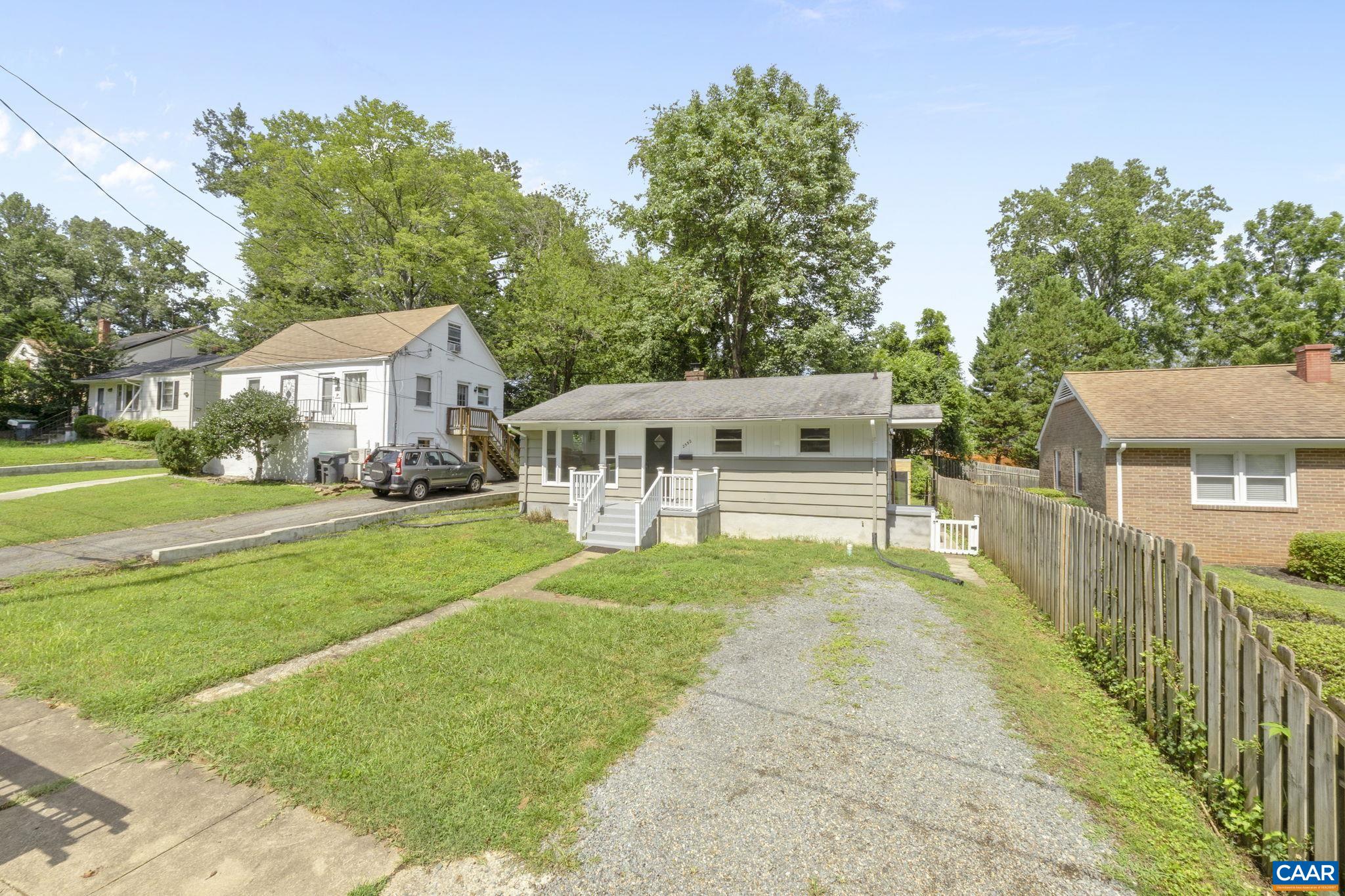 2552 WOODLAND DR