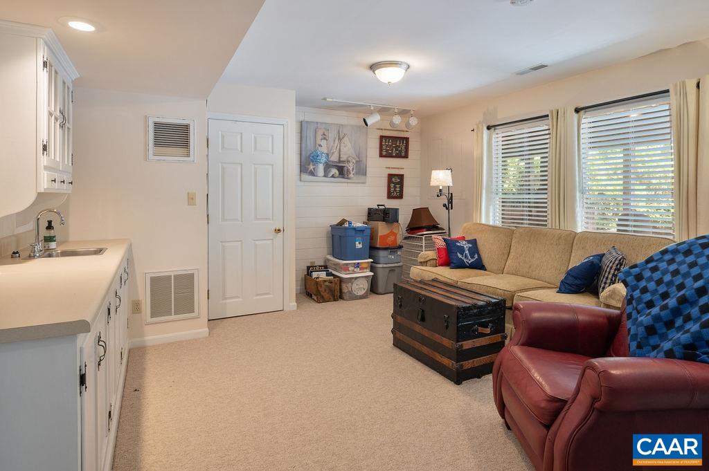 2325 BROWNS GAP TPKE