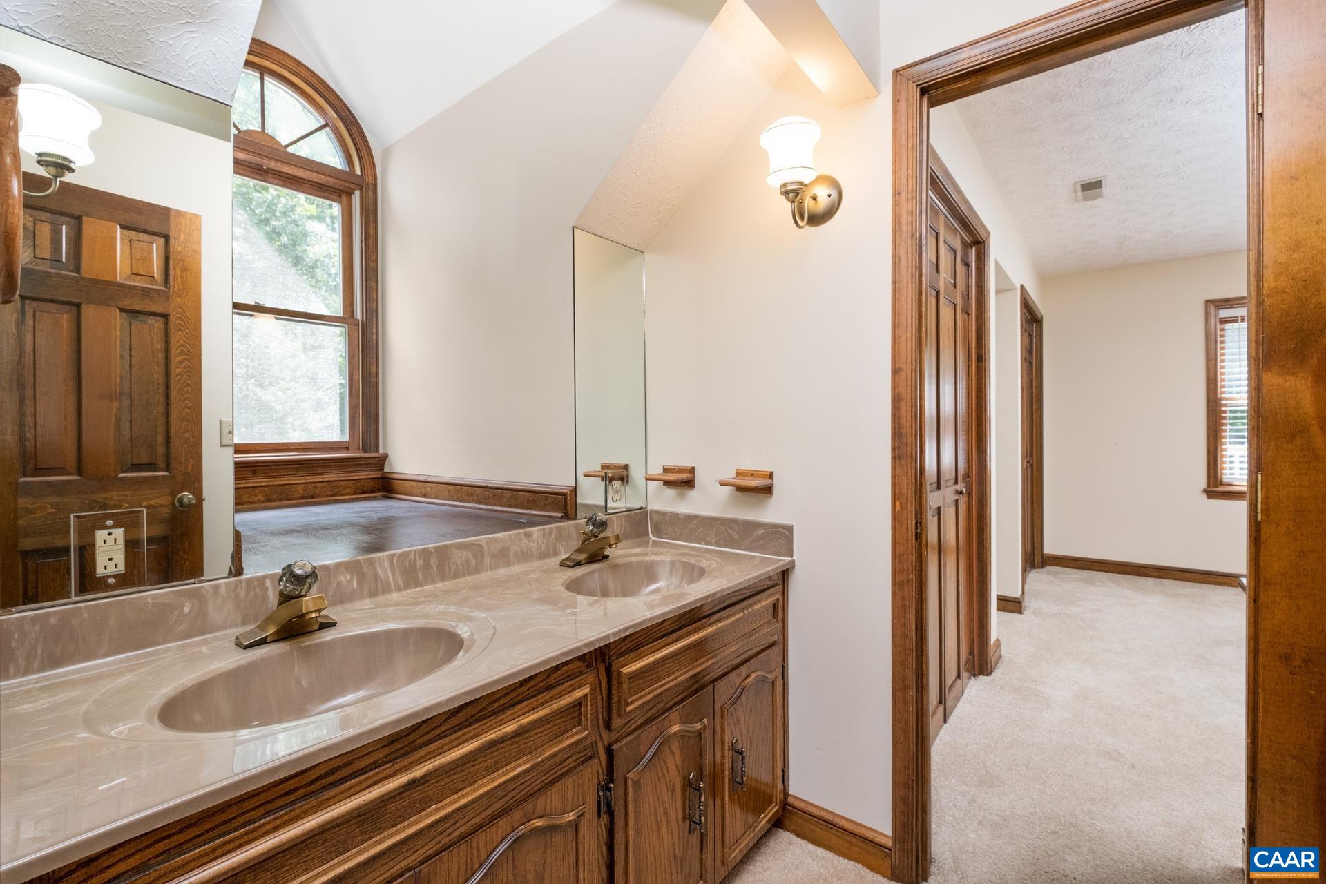 82 BRIAR PATCH LN