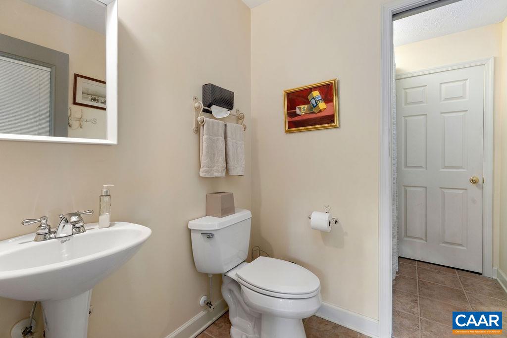 30 CEDAR DR