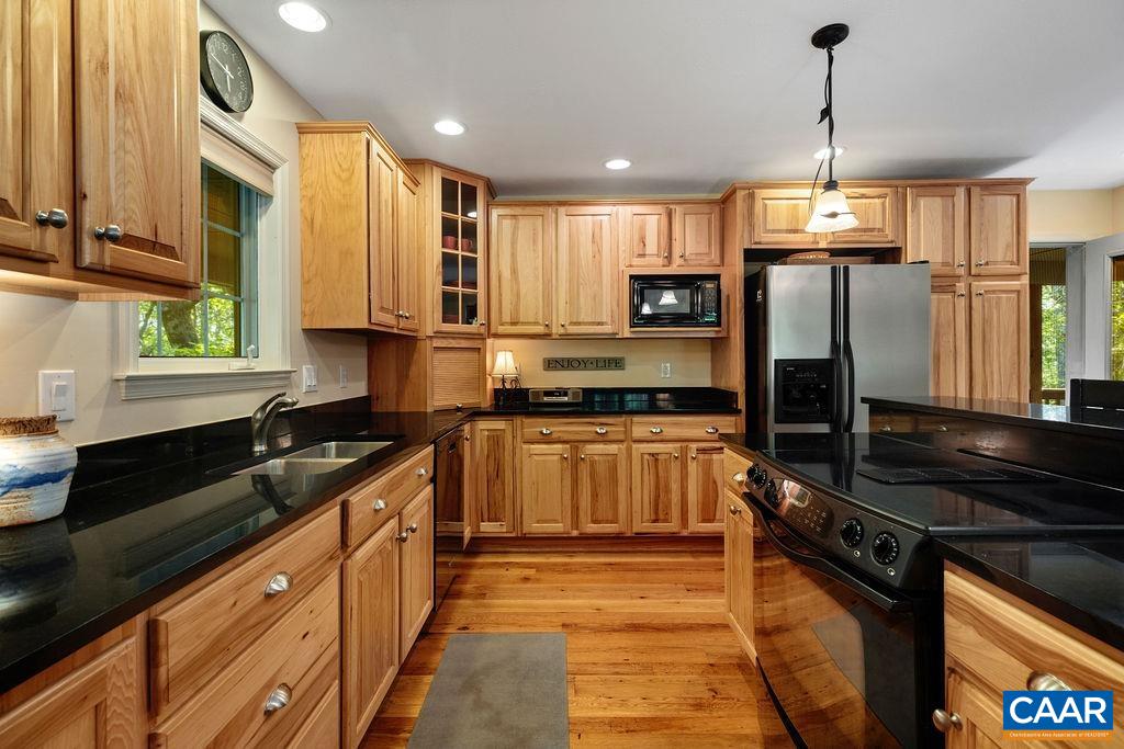 30 CEDAR DR