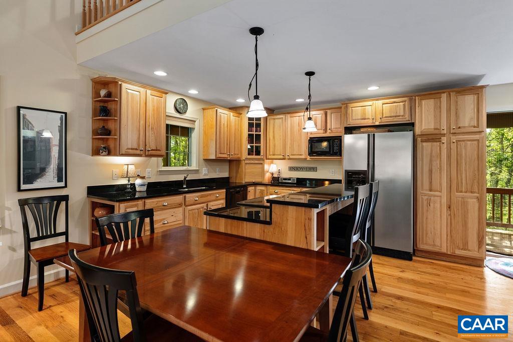 30 CEDAR DR