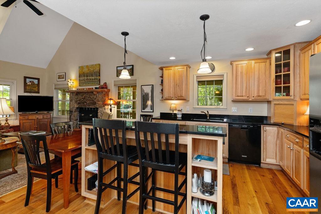 30 CEDAR DR