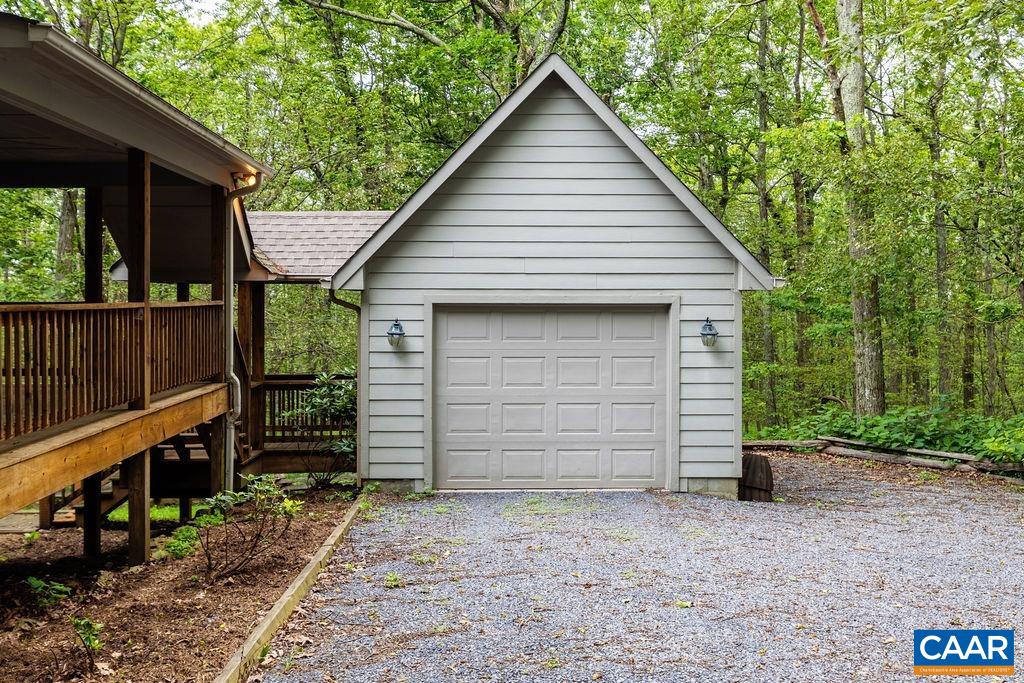 30 CEDAR DR
