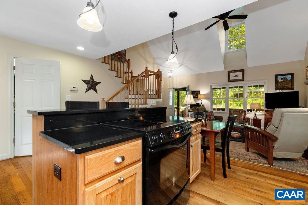 30 CEDAR DR