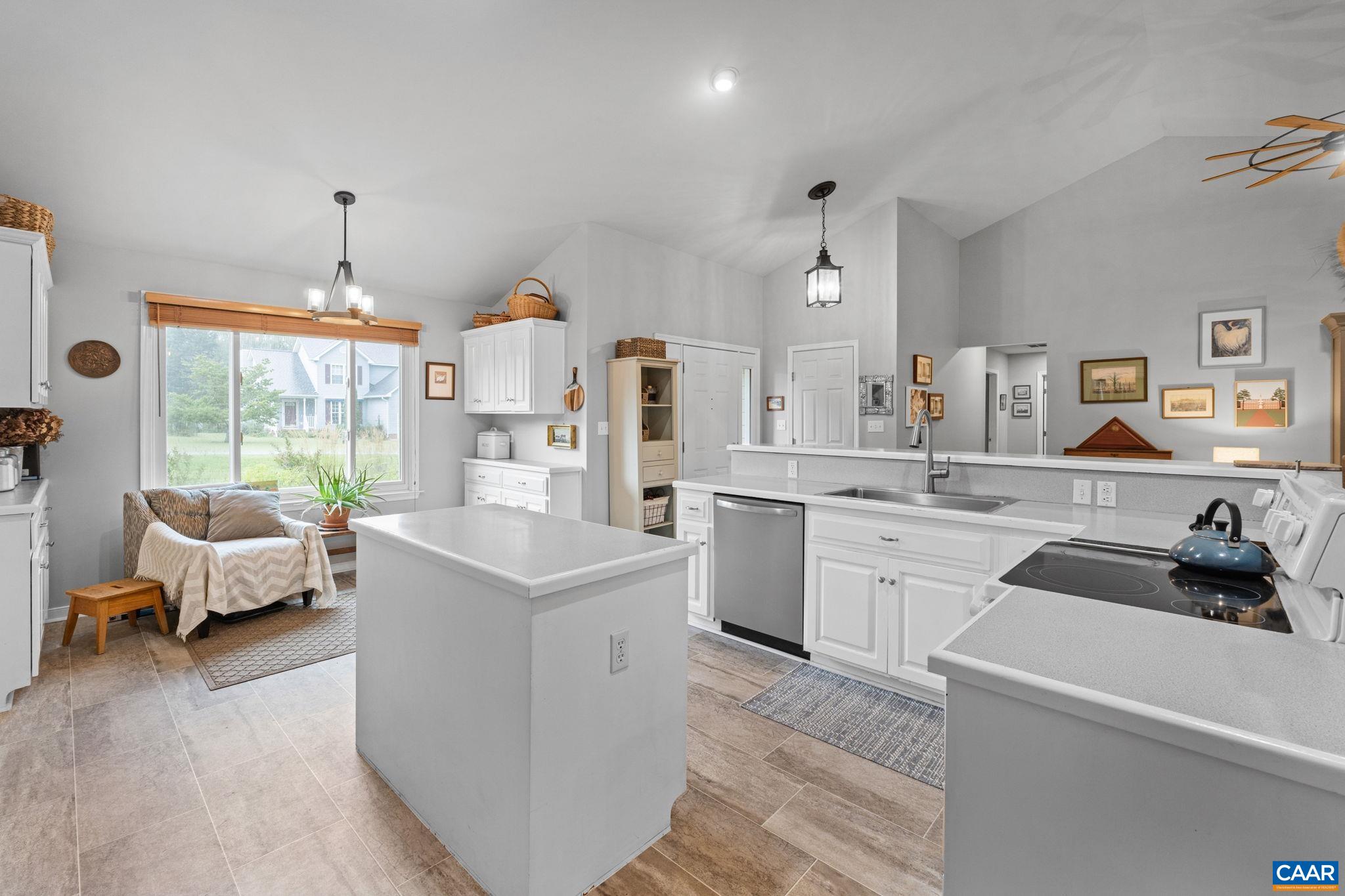 1461 REYNOVIA DR