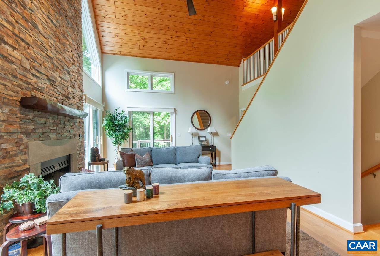 21 WEEPING ROCK LN