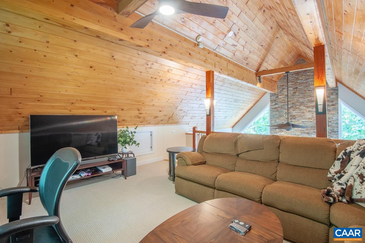 21 WEEPING ROCK LN