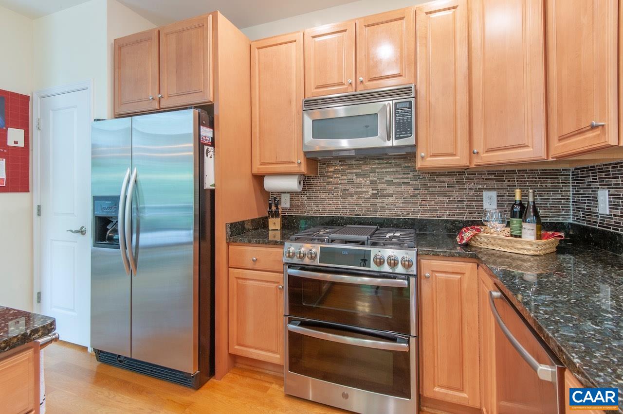 21 WEEPING ROCK LN