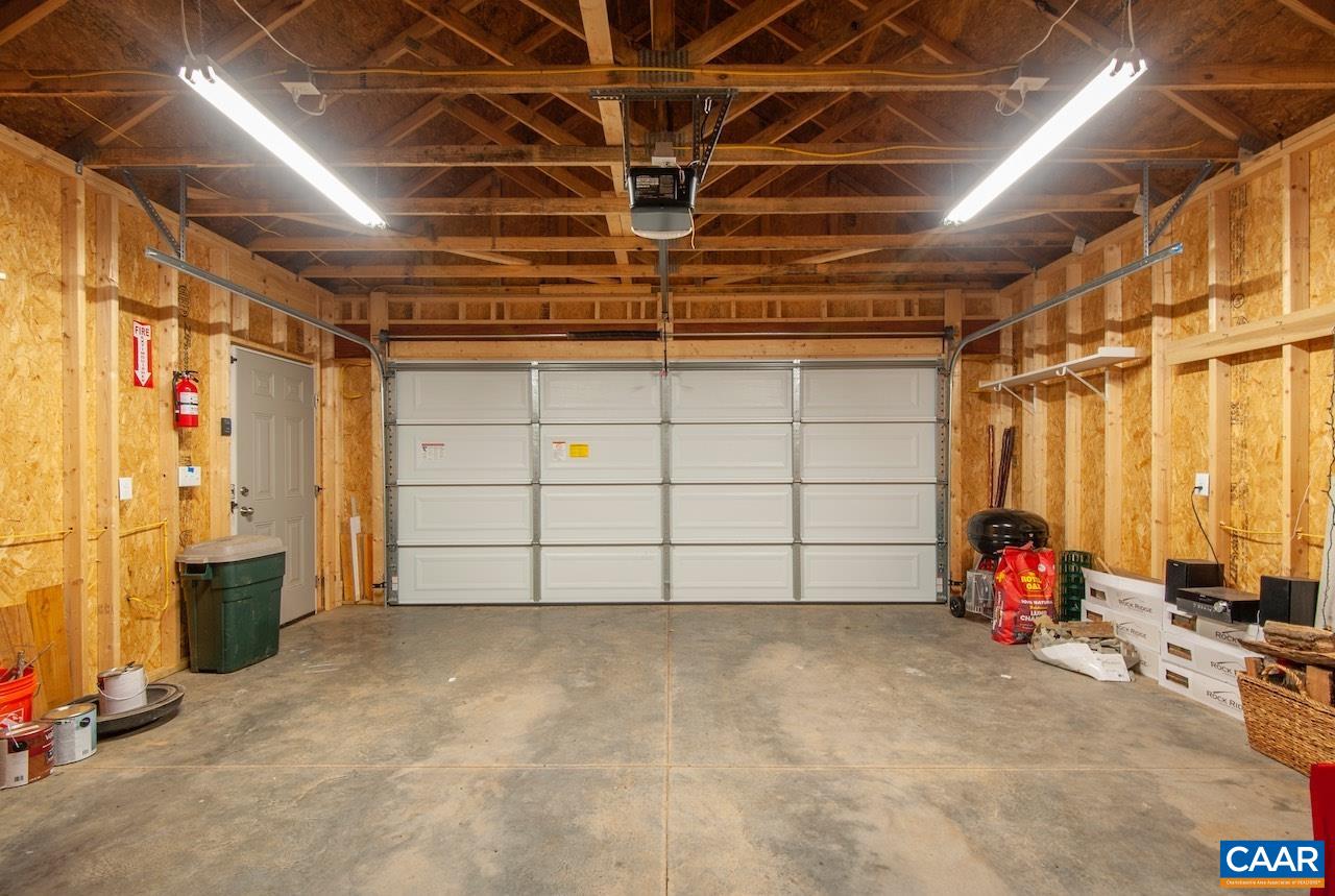 21 WEEPING ROCK LN