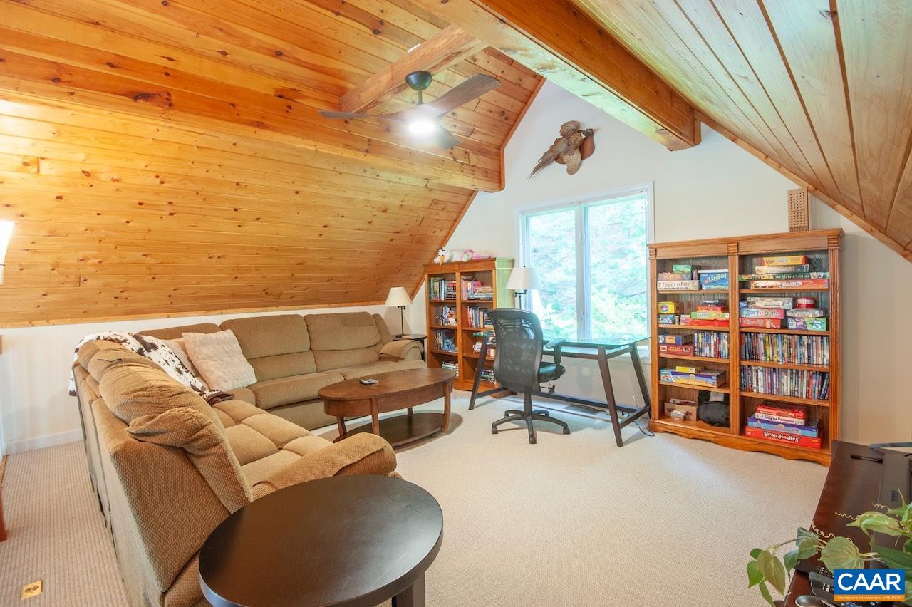 21 WEEPING ROCK LN